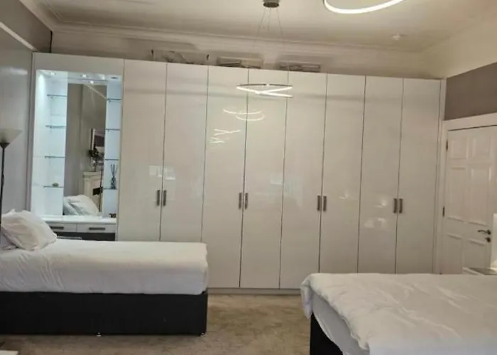 Luxury Family Room With Private Bathroom In The Heart Of Edinburgh
