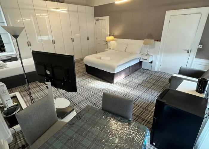 Luxury Family Room With Private Bathroom In The Heart Of Edinburgh